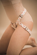 Load image into Gallery viewer, Flamingo Strapon