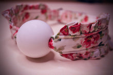 Afbeelding in Gallery-weergave laden, Pink Floral Ball Gag
