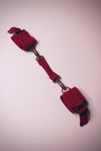 Afbeelding in Gallery-weergave laden, Garance Handcuffs
