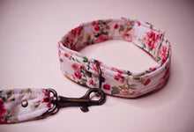 Afbeelding in Gallery-weergave laden, Floral Pink Leash &amp; Collar
