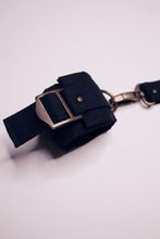 Cargar imagen en el visor de la galería, Piste Noire Detachable Handcuffs
