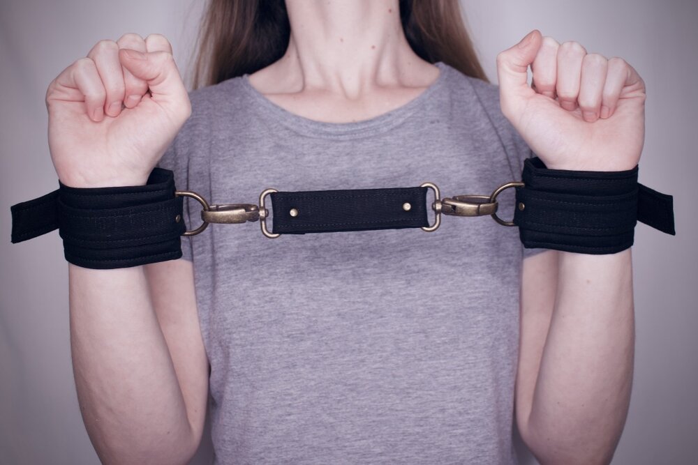 Piste Noire Detachable Handcuffs